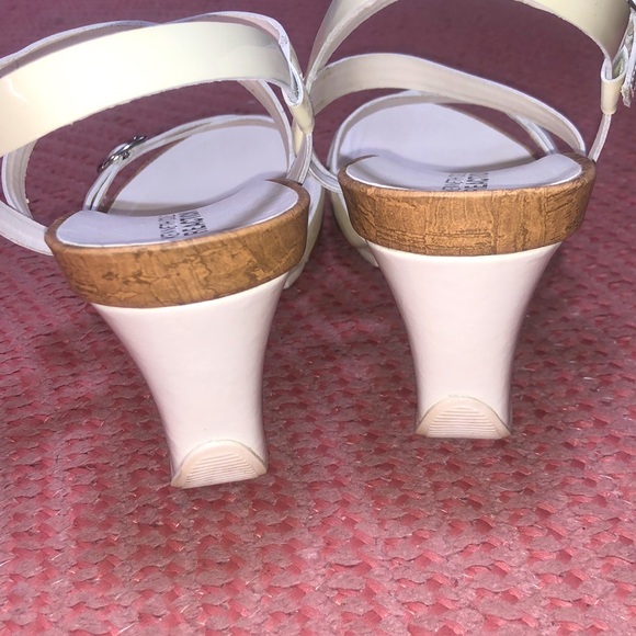 KENNETH COLE ~ WEDGE SANDALS - Picture 6 of 6